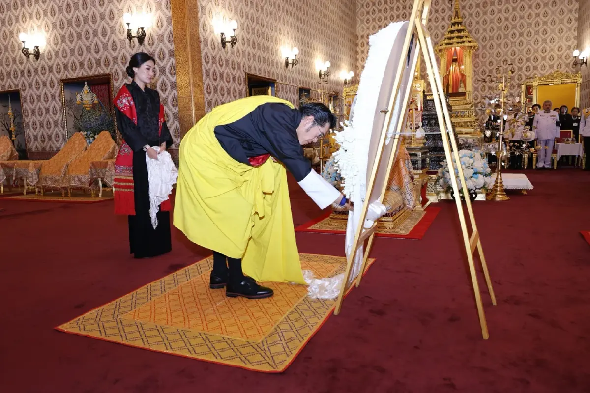 สมเด็จพระราชาธิบดี-สมเด็จพระราชินี ภูฏาน ทรงวางพวงมาลาถวายราชสักการะพระบรมศพ พระบรมราชชนนีพันปีหลวง