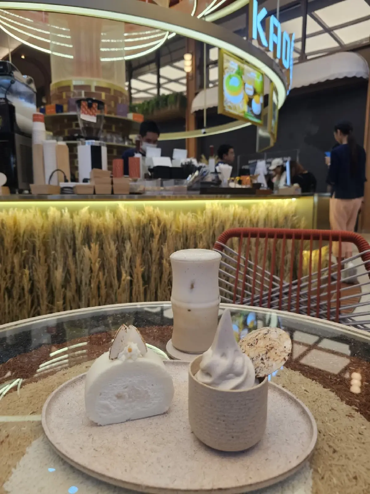 ‘ขนมไทยร่วมสมัย’ ที่ ร้านข้าวนม (KAO NOM) โดย เชฟเดช คิ้วคชา