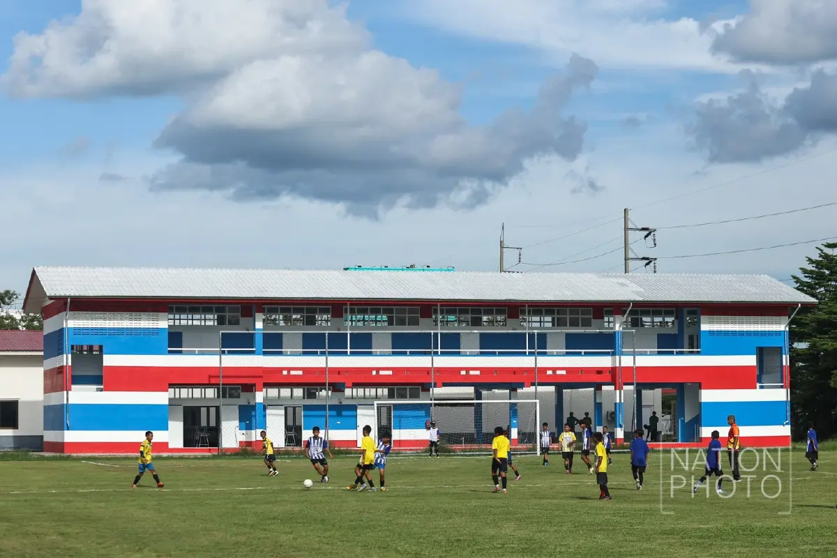 ทาสีด้วยหัวใจรักชาติ! ยลโฉมอาคารเรียนใหม่ โรงเรียนปราสาท จ.สุรินทร์