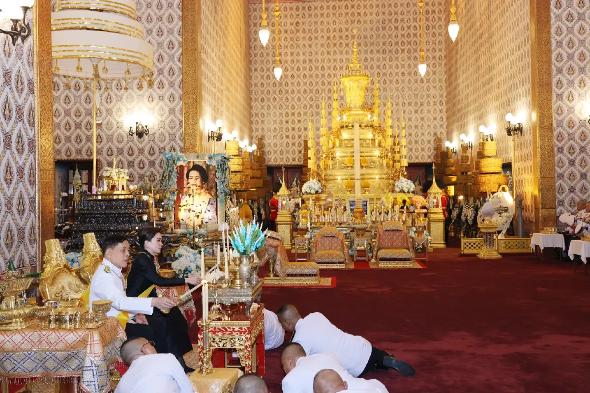 ในหลวง พระราชินี ทรงบำเพ็ญพระราชกุศลสัตตมวาร 7 วัน ถวายพระบรมศพ พระพันปีหลวง