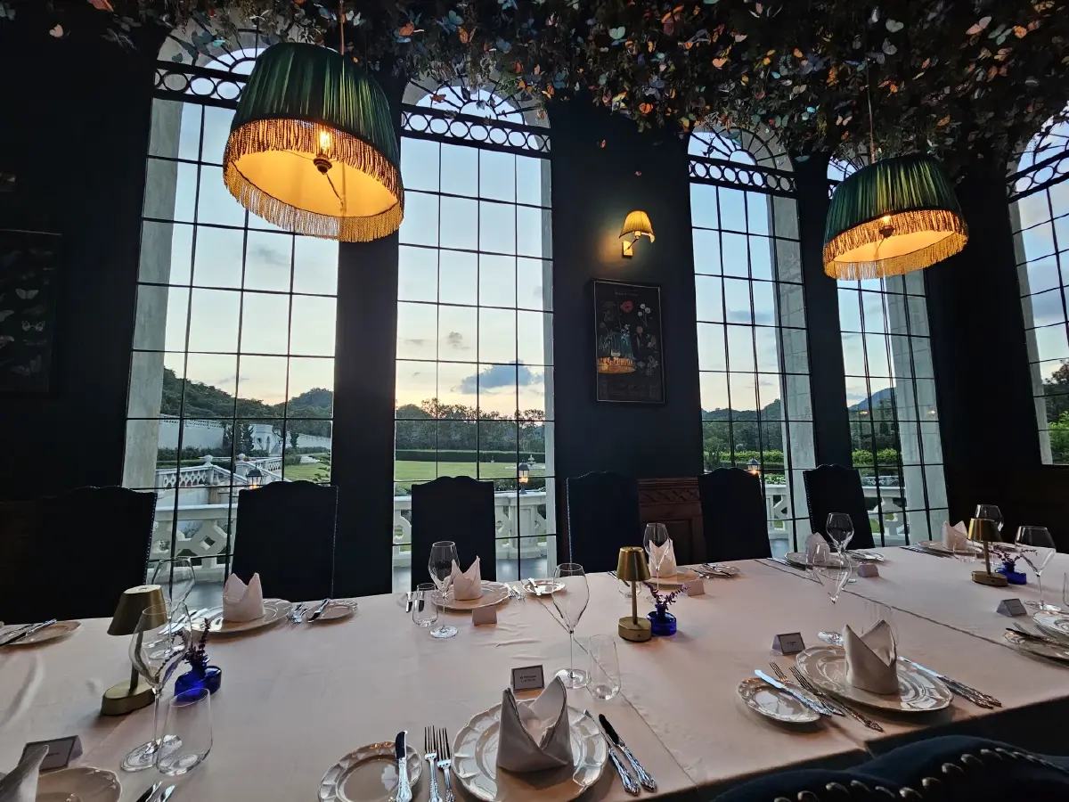 ‘Maison Mystique’ พระราชวัง แห่งจินตนาการ ท่ามกลางขุนเขา