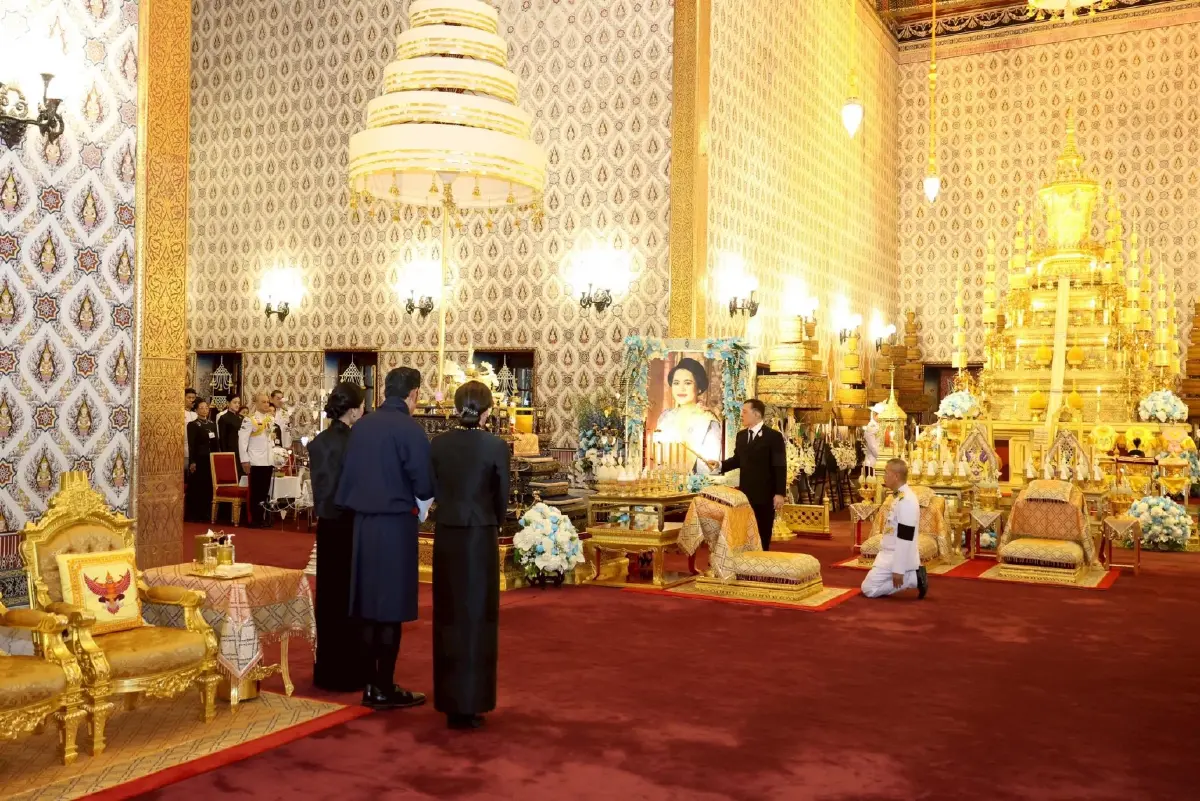 ในหลวง-พระราชินี เสด็จฯ ในการพระพิธีธรรมสวดพระอภิธรรมพระบรมศพ สมเด็จพระพันปีหลวง
