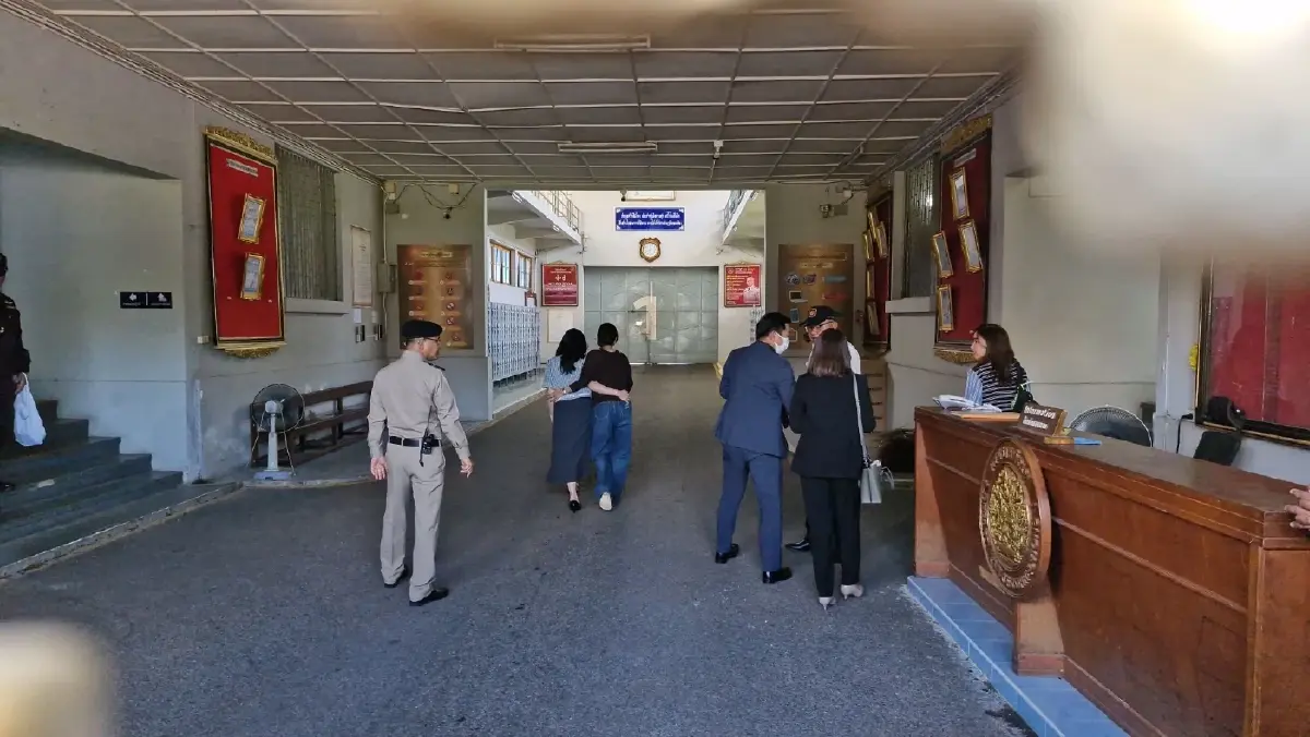 อิ๊งค์-เอม เยี่ยม 'ทักษิณ' นับวันบอกลูก อยู่เรือนจำ 6 สัปดาห์แล้ว