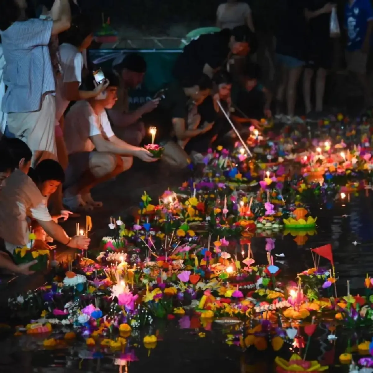 เช็กพิกัด 33 สวนใกล้บ้าน 'ลอยกระทง 2568' กทม. เปิดสวนถึงเที่ยงคืน