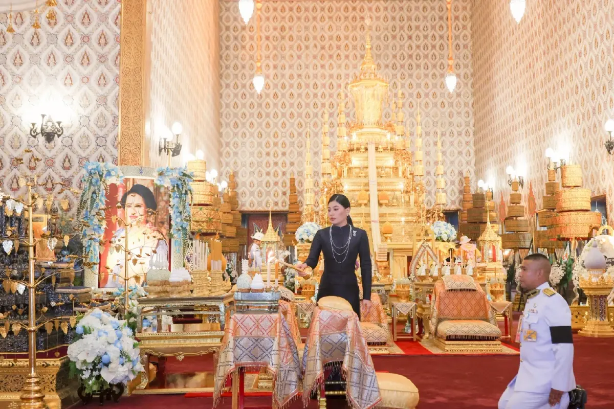 ในหลวง พระราชินี ทรงบำเพ็ญพระราชกุศลสัตตมวาร 7 วัน ถวายพระบรมศพ พระพันปีหลวง