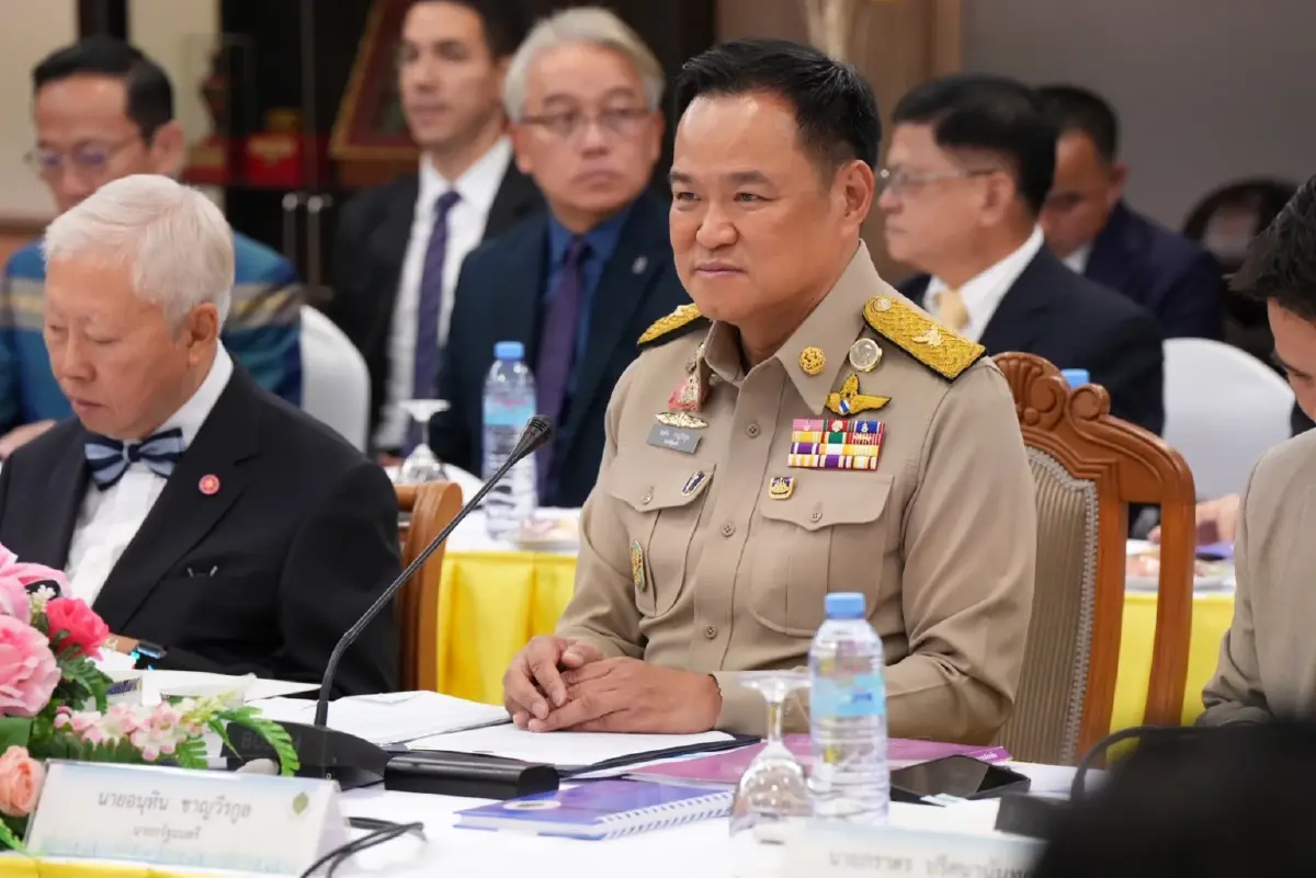 'อนุทิน' ยกคณะคุย กกต.ถกแนวทาง ทำประชามติ รธน.- เลิก MOU 43 - 44