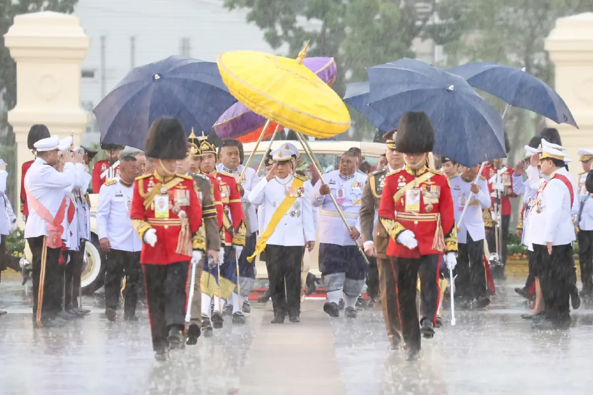 ในหลวง - พระราชินี ทรงบำเพ็ญพระราชกุศล เนื่องในวันนวมินทรมหาราช 2568