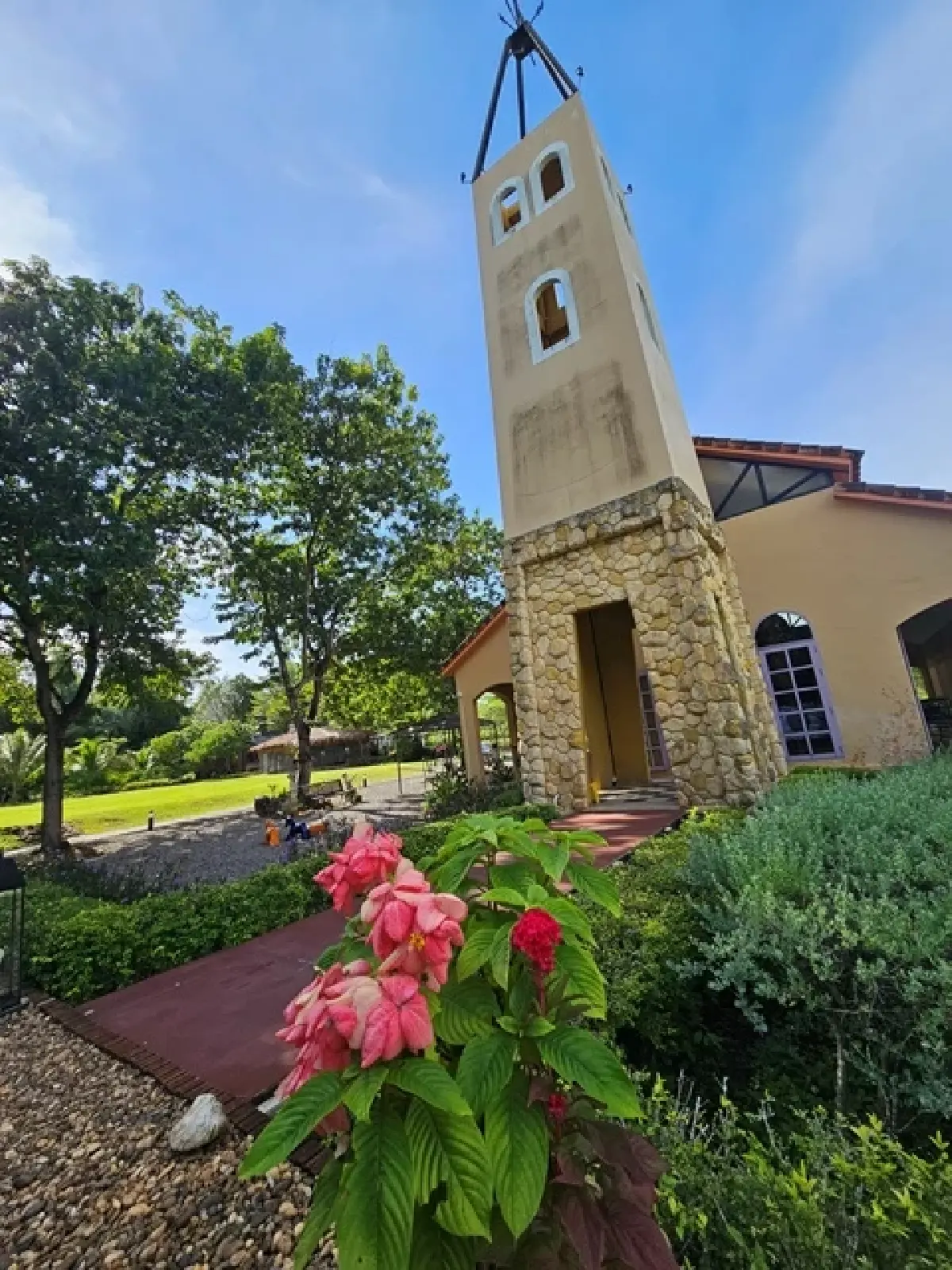 ‘เที่ยวราชบุรี’ พัก ‘ลา โปรวองซ์’ ราวกับอยู่ที่ ‘ฝรั่งเศสตอนใต้’