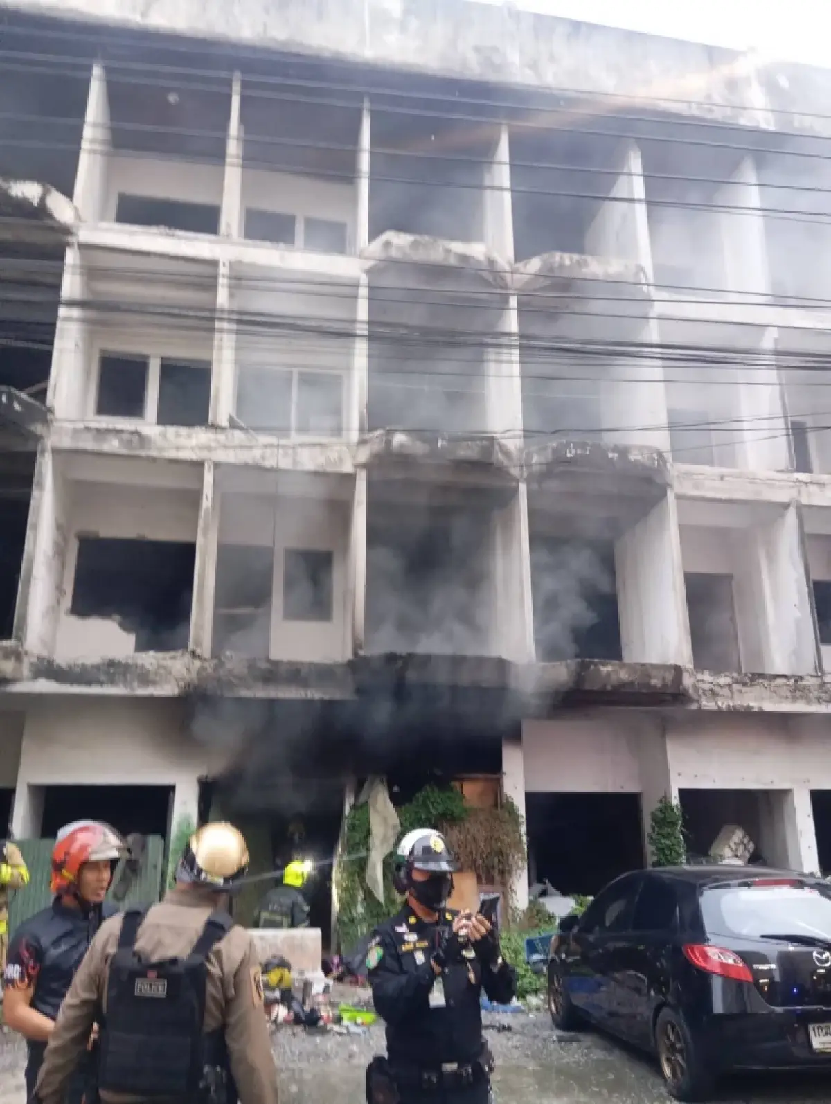 เกิดเหตุ ไฟไหม้อาคาร ซอยลาดพร้าว 87 กู้ภัย เร่งฉีดน้ำดับเพลิง
