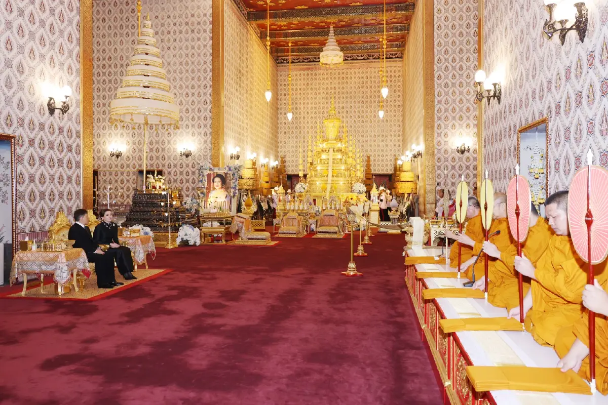 ในหลวง-พระราชินี เสด็จฯ ทรงบำเพ็ญพระราชกุศล ในการพระพิธีธรรมสวดพระอภิธรรมพระบรมศพฯ