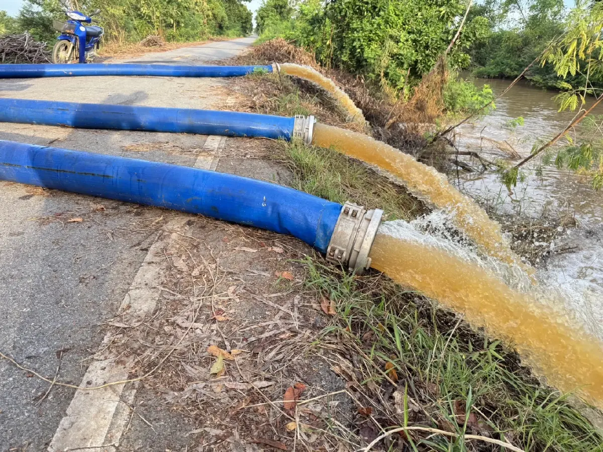 น้ำท่วม 16 จว. กระทบ 1.2 แสนครัวเรือน เตือนภาคใต้ ฝนถล่มหนัก คลื่นลมแรง