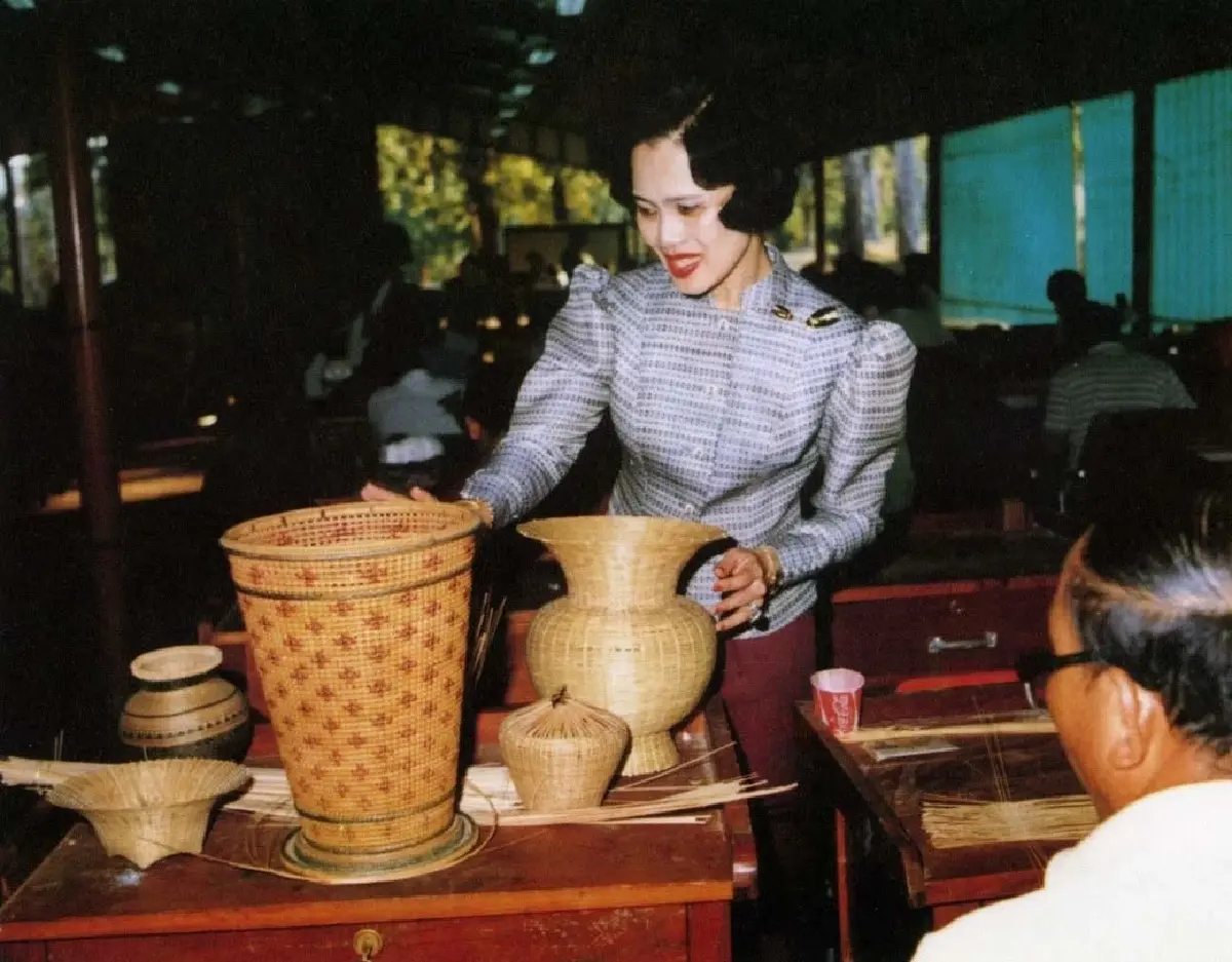 ‘ศิลปาชีพ’ พระพันปีหลวง อนุรักษ์ผ้าไทย หัตถกรรมพื้นบ้าน พลิกชีวิตคนไทย