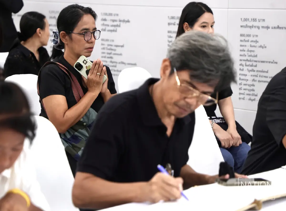 พสกนิกรทั่วสารทิศร่วมแสดงความอาลัย 'สมเด็จพระพันปีหลวง' ที่ รพ.จุฬาลงกรณ์