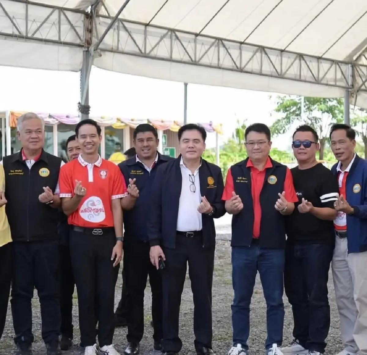 'น้ำเงิน' สยบ 'แดง' เบื้องลึก! รวมพล 'บ้านใหญ่' ยึดตะวันตก