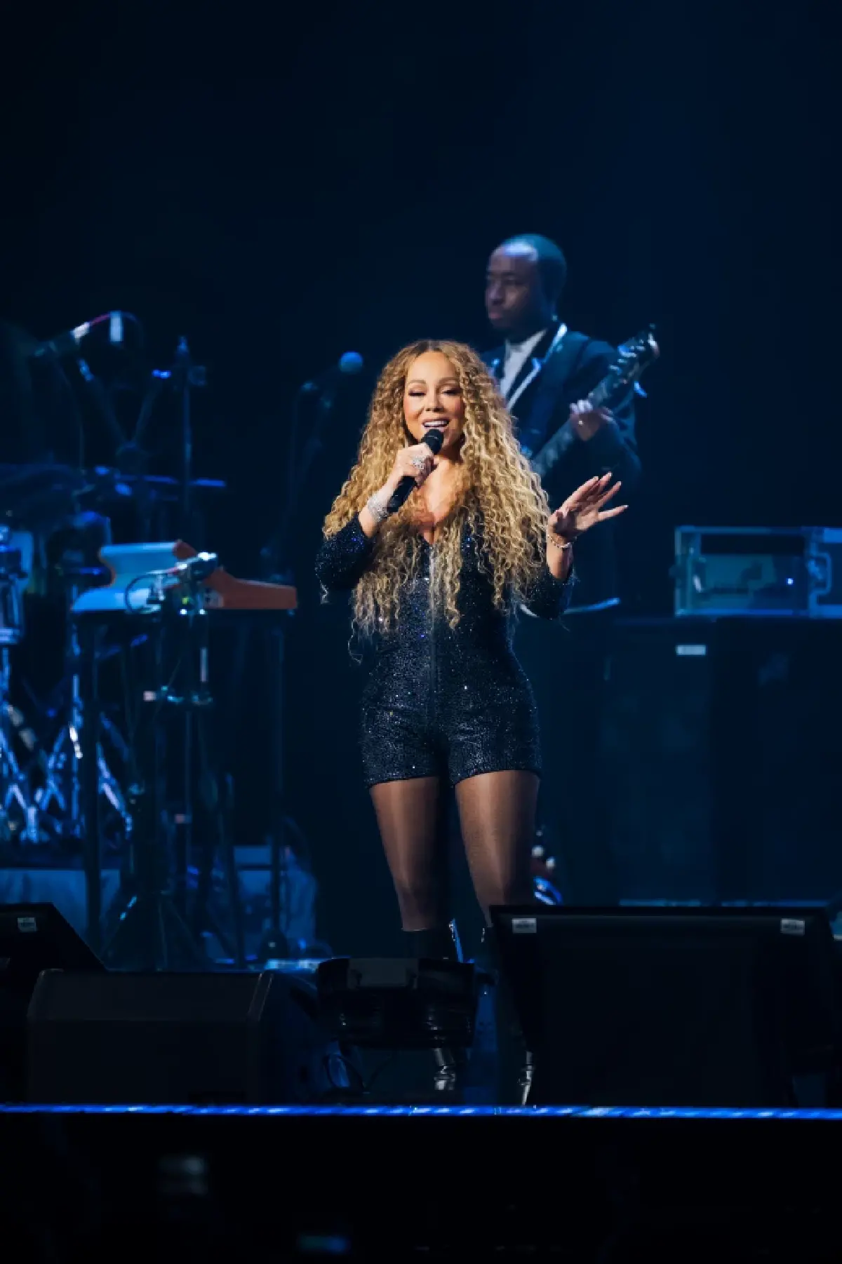 เจ้าฟ้าสิริวัณณวรีทรงออกแบบชุด มารายห์ แครี่ ขึ้นแสดงคอนเสิร์ต