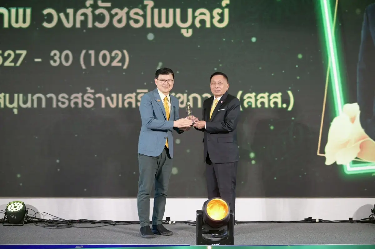 นพ.พงศ์เทพ วงศ์วัชรไพบูลย์ คว้ารางวัล รำเพยจรัสแสง 2567