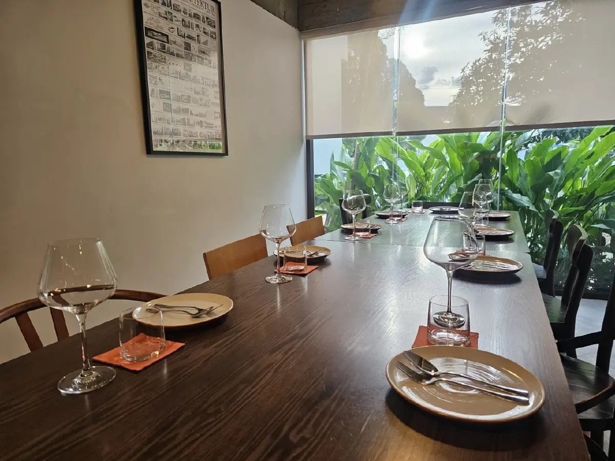 ‘เชฟกบ-กิตติธัช’ แห่ง ‘ร้านอาณาเขต’ เสิร์ฟ อาหารไทย ‘ไม่ไทยไม่ทำ’