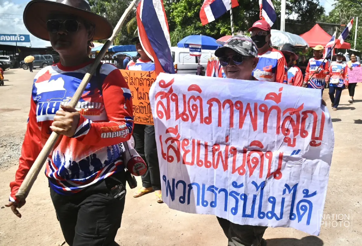 'วีระ' นำมวลชนฝ่าแนวกั้น 3 ชั้น ทวงคืนพื้นที่ไทย เจรจาก่อนปล่อยตัว