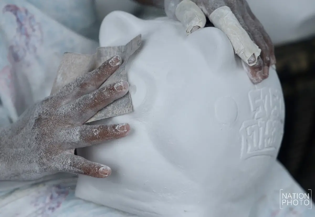 กระทบหนัก น้ำท่วม บ้านจิกสามร้อย จ.พิจิตร แหล่งผลิตกระปุกออมสินรายใหญ่