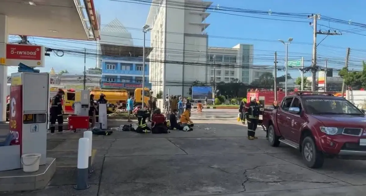 ด่วน ไฟไหม้ระยอง ร้านขายน้ำมันหล่อลื่น ใกล้ปั๊มน้ำมัน เร่งดับไฟ