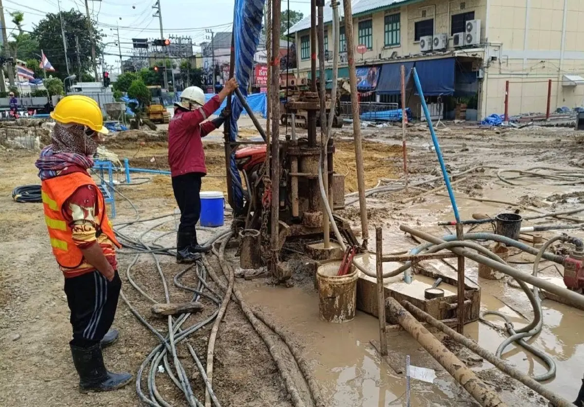 คืบหน้าซ่อม ถนนสามเสน ทรุดตัว รฟม. เผย รื้อถอนอาคาร สน.สามเสน เสร็จแล้ว