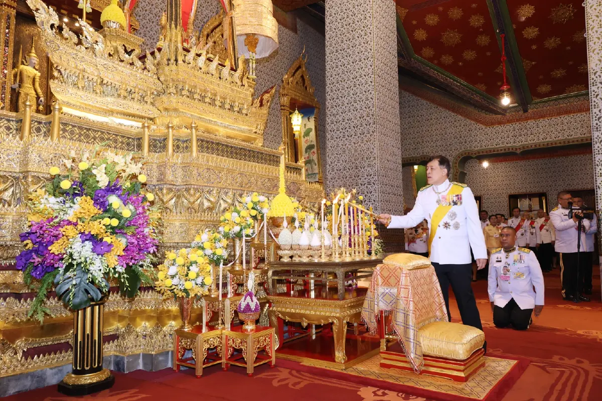 ในหลวง - พระราชินี ทรงบำเพ็ญพระราชกุศล เนื่องในวันนวมินทรมหาราช 2568