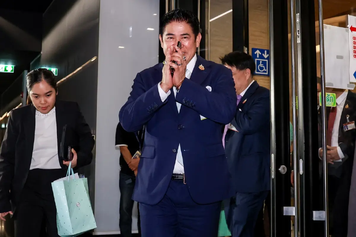 ผ่าเกม '2 ขั้ว’ สู้เลือกตั้ง ภท.สมการ 100+  พท.ในเงา ‘ชินวัตร’