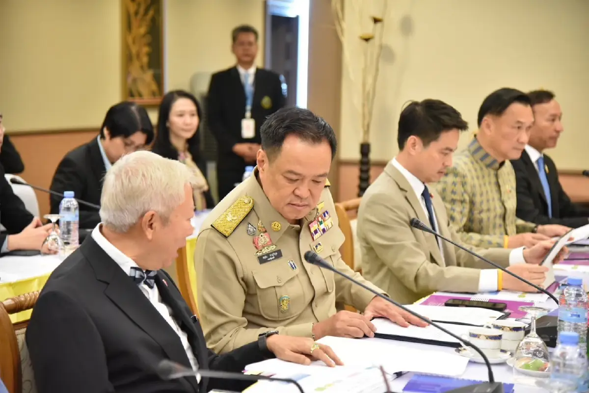 'อนุทิน' ยกคณะคุย กกต.ถกแนวทาง ทำประชามติ รธน.- เลิก MOU 43 - 44