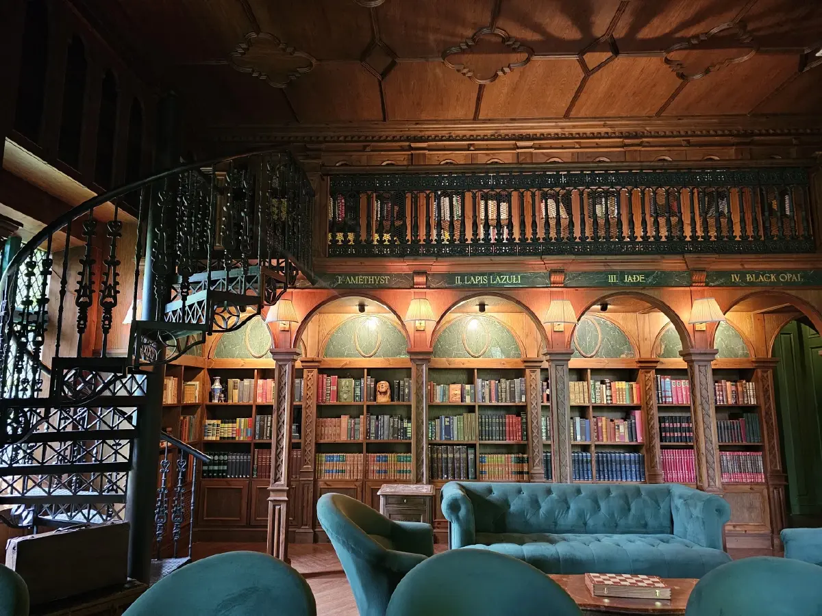 ‘Maison Mystique’ พระราชวัง แห่งจินตนาการ ท่ามกลางขุนเขา