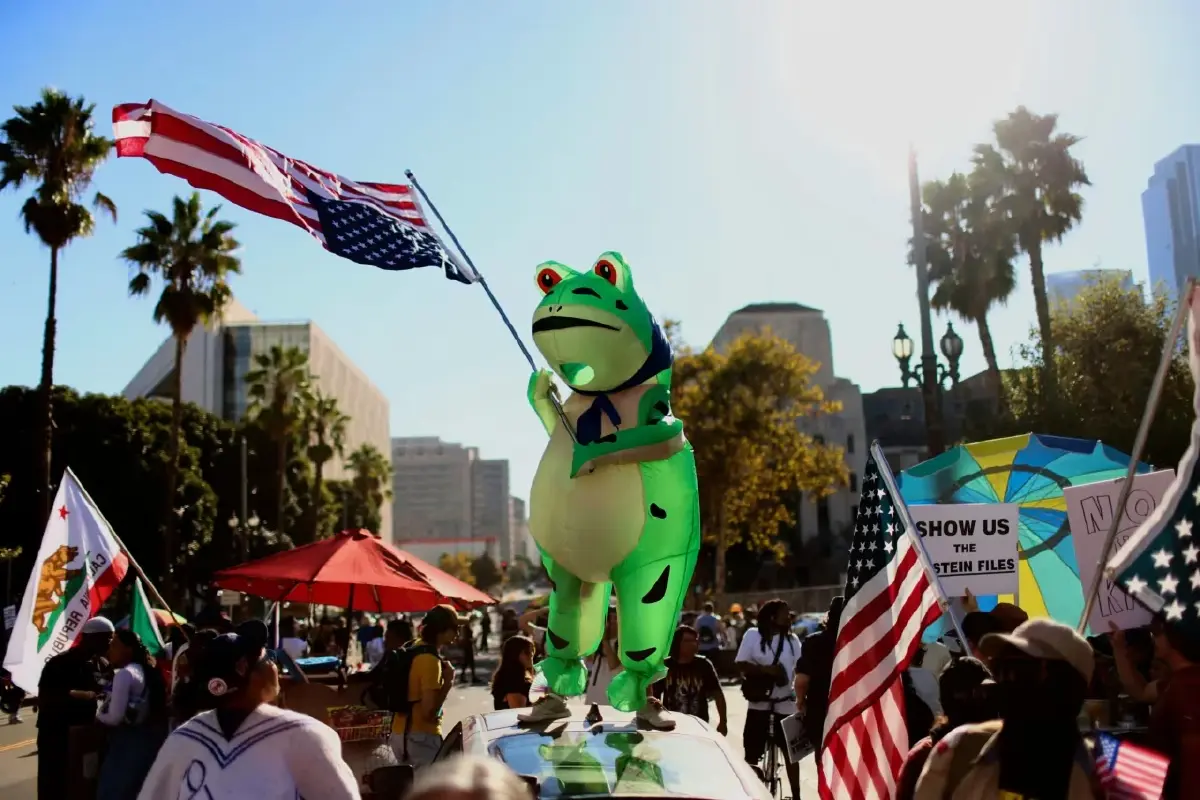 ‘ทรัมป์’ เผชิญหน้าม็อบ ‘โน คิงส์’ ราว 7 ล้านคนจาก 50 รัฐทั่วสหรัฐ