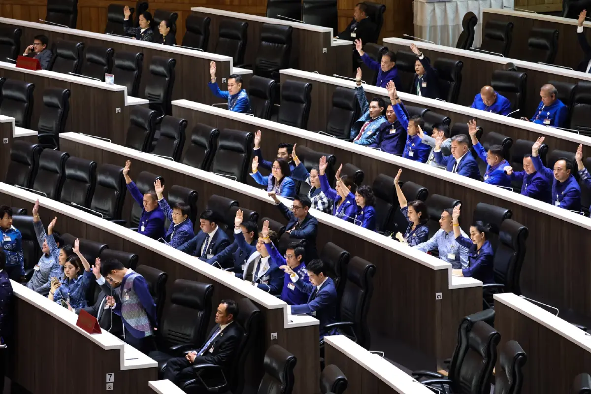 ‘สีน้ำเงิน’ คุมเกม ตั้ง ‘สสร.’ แลก‘แก้รธน.สำเร็จ’ก่อนยุบสภา