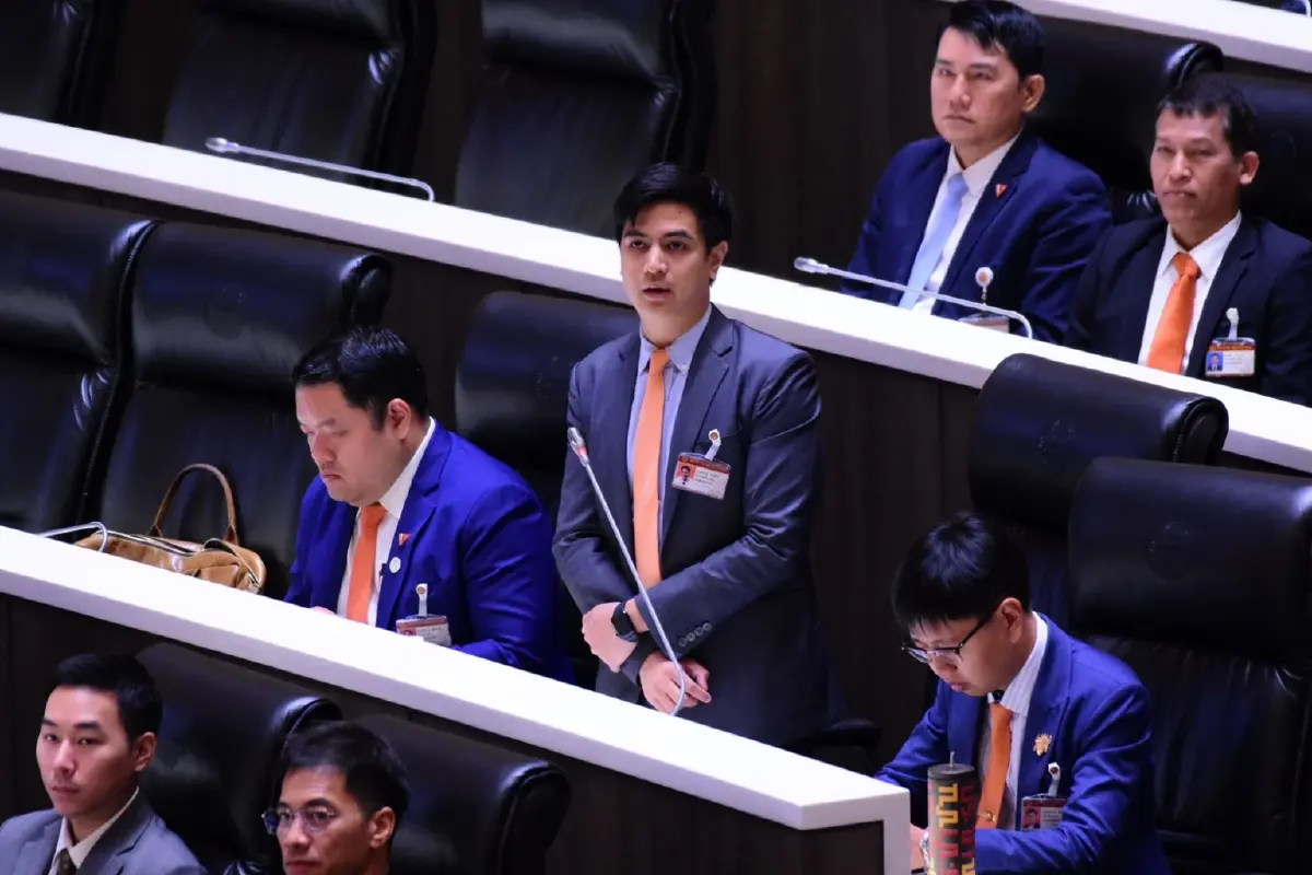 'พริษฐ์' ชี้ รธน.60 พาไทยเจอ 3 วิกฤติ ขอสภารับหลักการ ดัน รธน.ใหม่