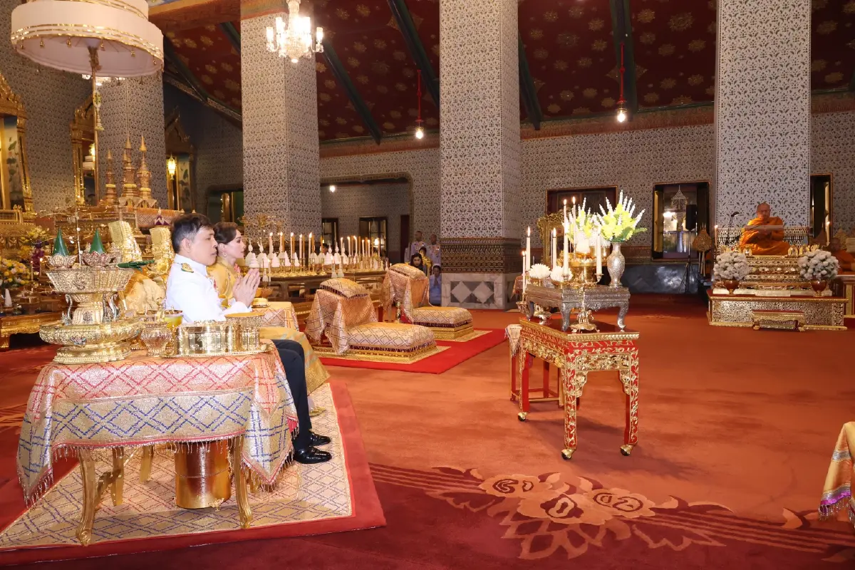 ในหลวง - พระราชินี ทรงบำเพ็ญพระราชกุศล เนื่องในวันนวมินทรมหาราช 2568