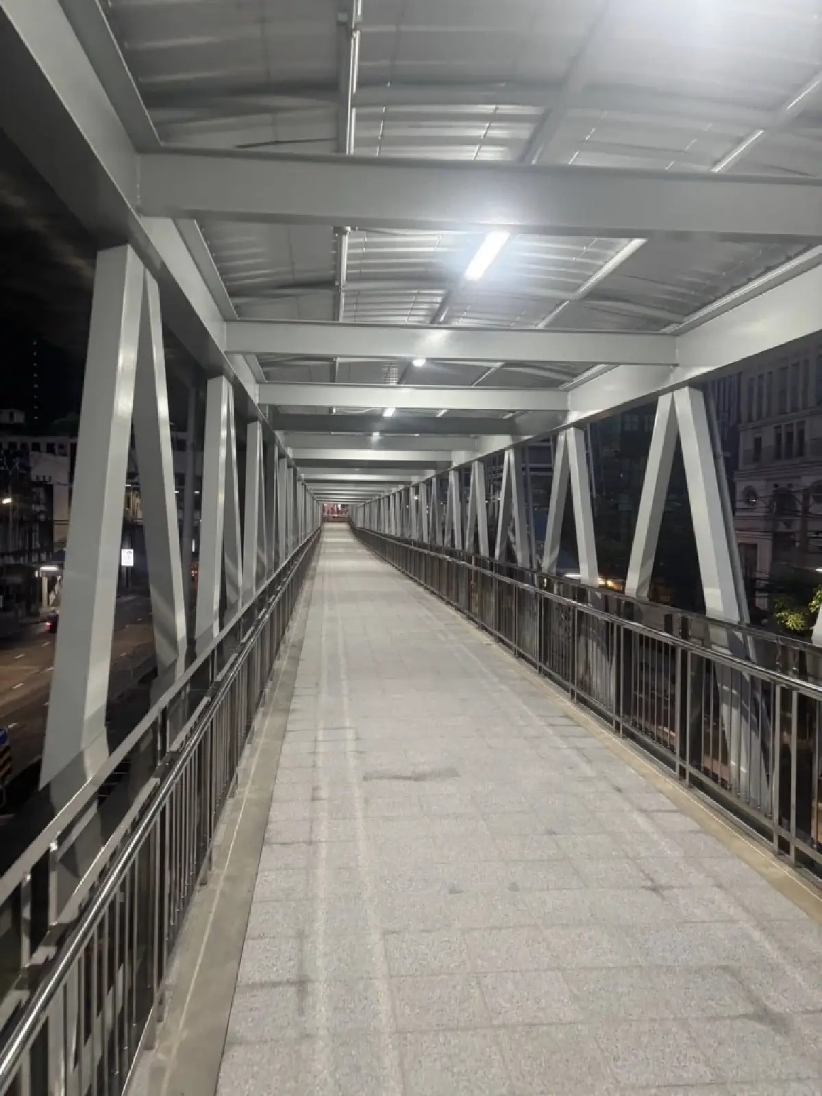 เปิดใช้แล้ว สกายวอล์ก สุรศักดิ์-กรุงเทพคริสเตียน แก้รถติดสาทร