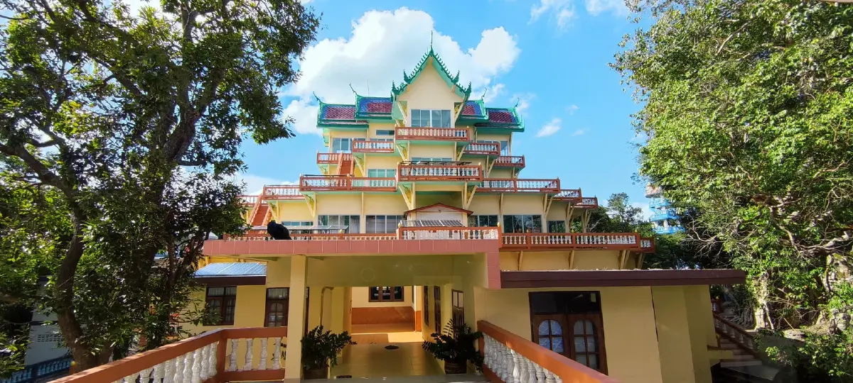 ดินแดนสงบและความพิศวงทางธรณี... วัดเขาประตูชุมพล