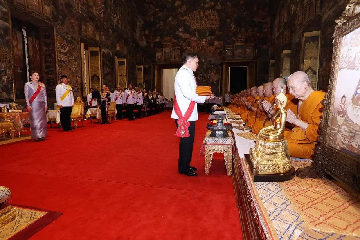 ในหลวง-พระราชินี ทรงบำเพ็ญพระราชกุศลถวายผ้าพระกฐิน ประจำปี 2568 วัดบวรฯ - วัดสุทัศน์