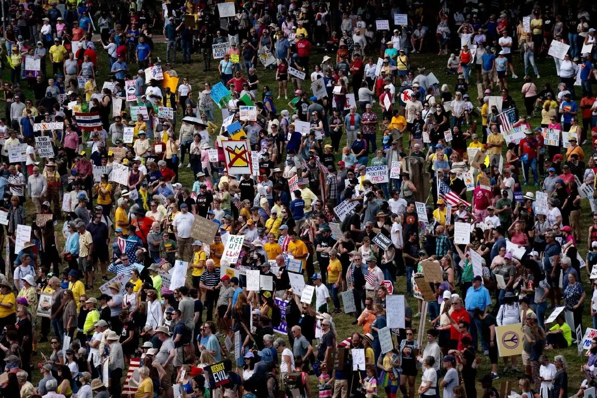 ‘ทรัมป์’ เผชิญหน้าม็อบ ‘โน คิงส์’ ราว 7 ล้านคนจาก 50 รัฐทั่วสหรัฐ