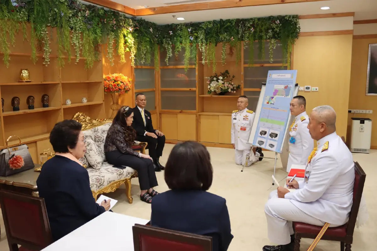 กรมพระศรีสวางควัฒนฯ ทรงพระกรุณาโปรดเกล้าฯ ให้คณะ ผบ.ทบ.เข้าเฝ้า