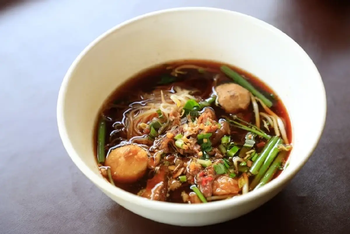 ‘10 ร้านก๋วยเตี๋ยว’ แสนอร่อย สุดประทับใจ ‘หมูหวานชวนชิม’