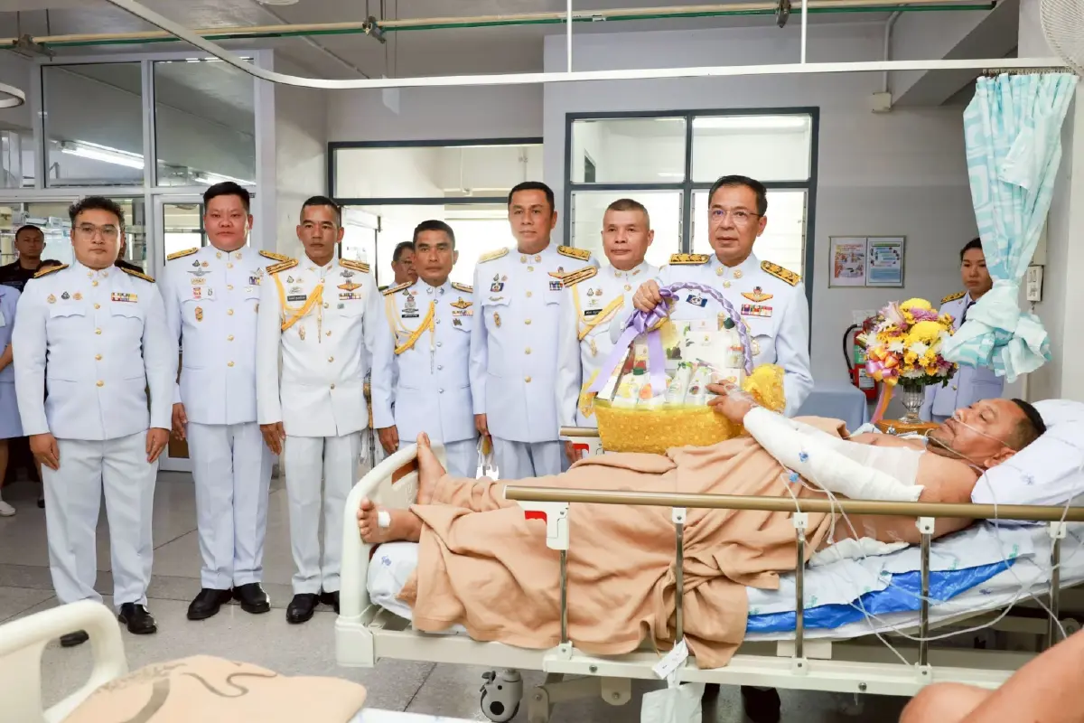 รองผู้ว่าฯนราธิวาส เป็นผู้แทนเชิญสิ่งของพระราชทาน มอบ 2 ทหารพราน