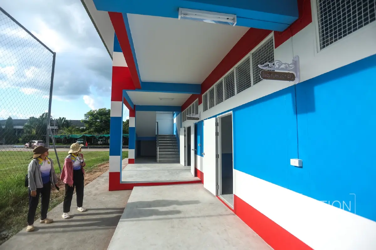 ทาสีด้วยหัวใจรักชาติ! ยลโฉมอาคารเรียนใหม่ โรงเรียนปราสาท จ.สุรินทร์