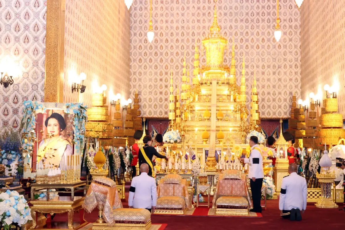 ในหลวง-พระราชินี เสด็จฯ ในการพระราชพิธีทรงบำเพ็ญพระราชกุศลสัตตมวาร 7 วัน ถวายพระบรมศพสมเด็จพระนางเจ้าสิริกิติ์ฯ พระบรมราชชนนีพันปีหลวง