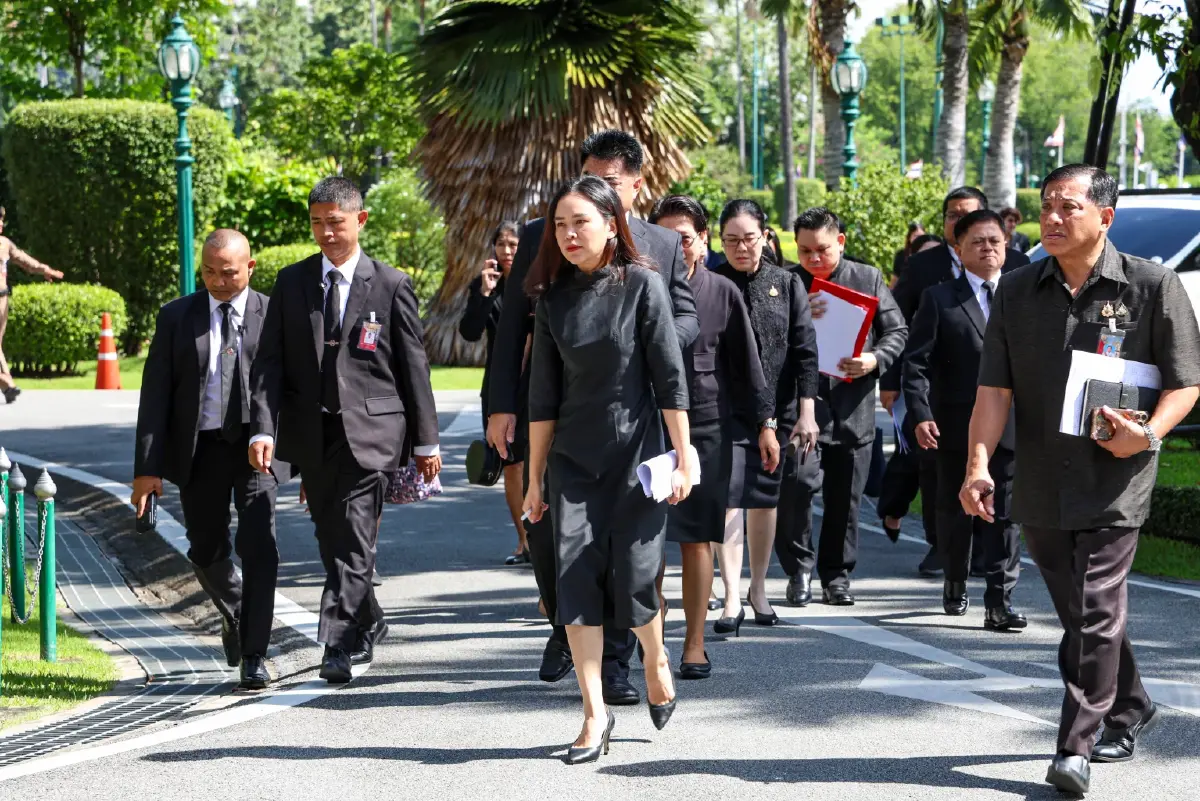 ภาพชุด บรรยากาศ ประชุม ครม. นัดพิเศษ วางกรอบจัดงานพระบรมศพ พระพันปีหลวง