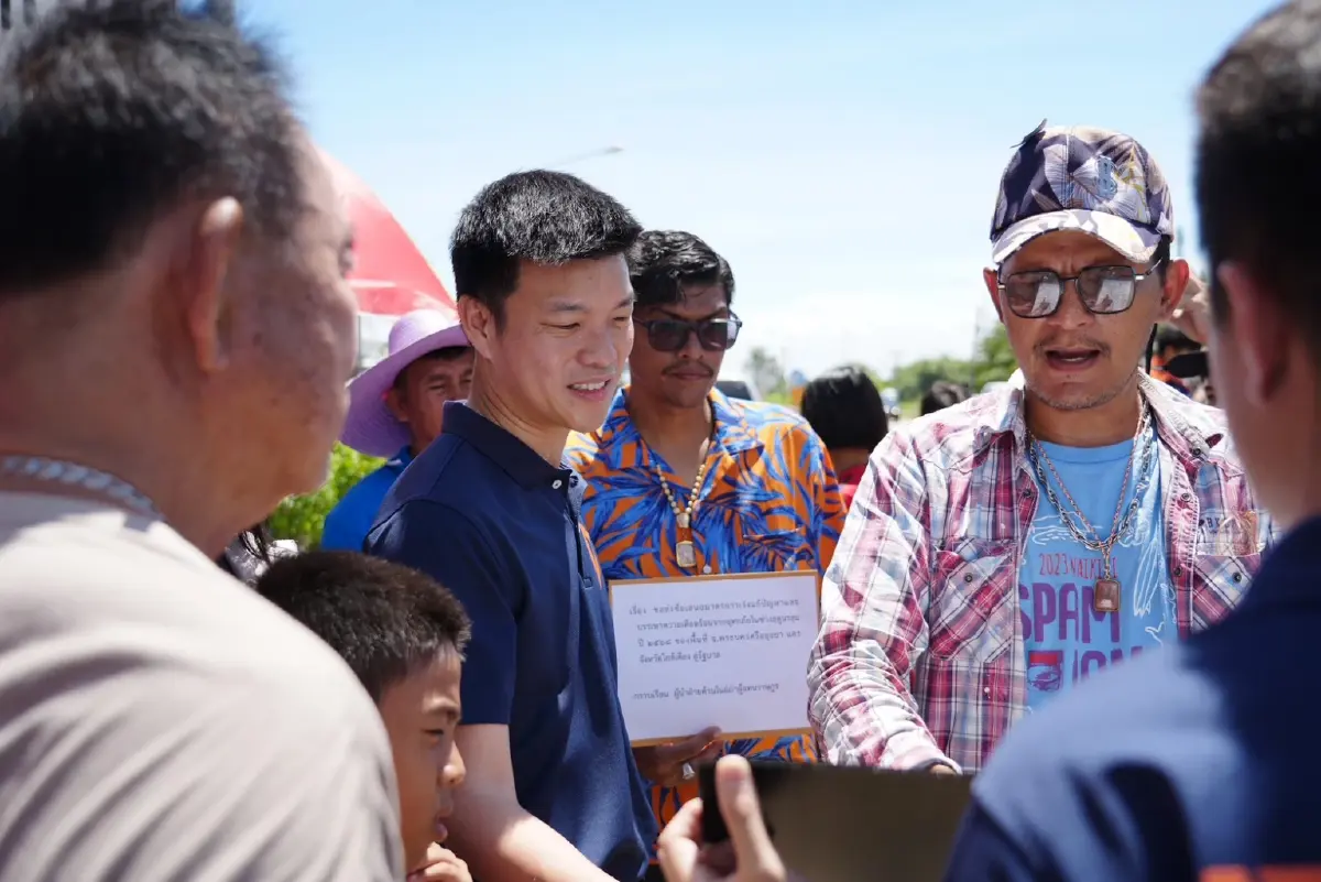 'ณัฐพงษ์' ลงพื้นที่น้ำท่วม อยุธยา ชงรัฐทบทวนแผนระบายน้ำ-เยียวยา