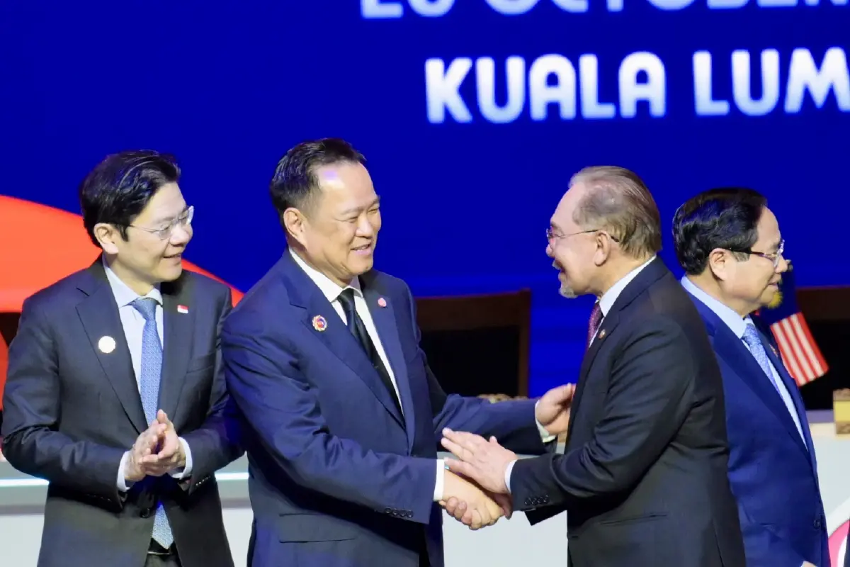 ‘อนุทิน-ฮุน มาเนต’ ร่วมเฟรมเวทีสุดยอดอาเซียน ก่อนลงนามสันติภาพ