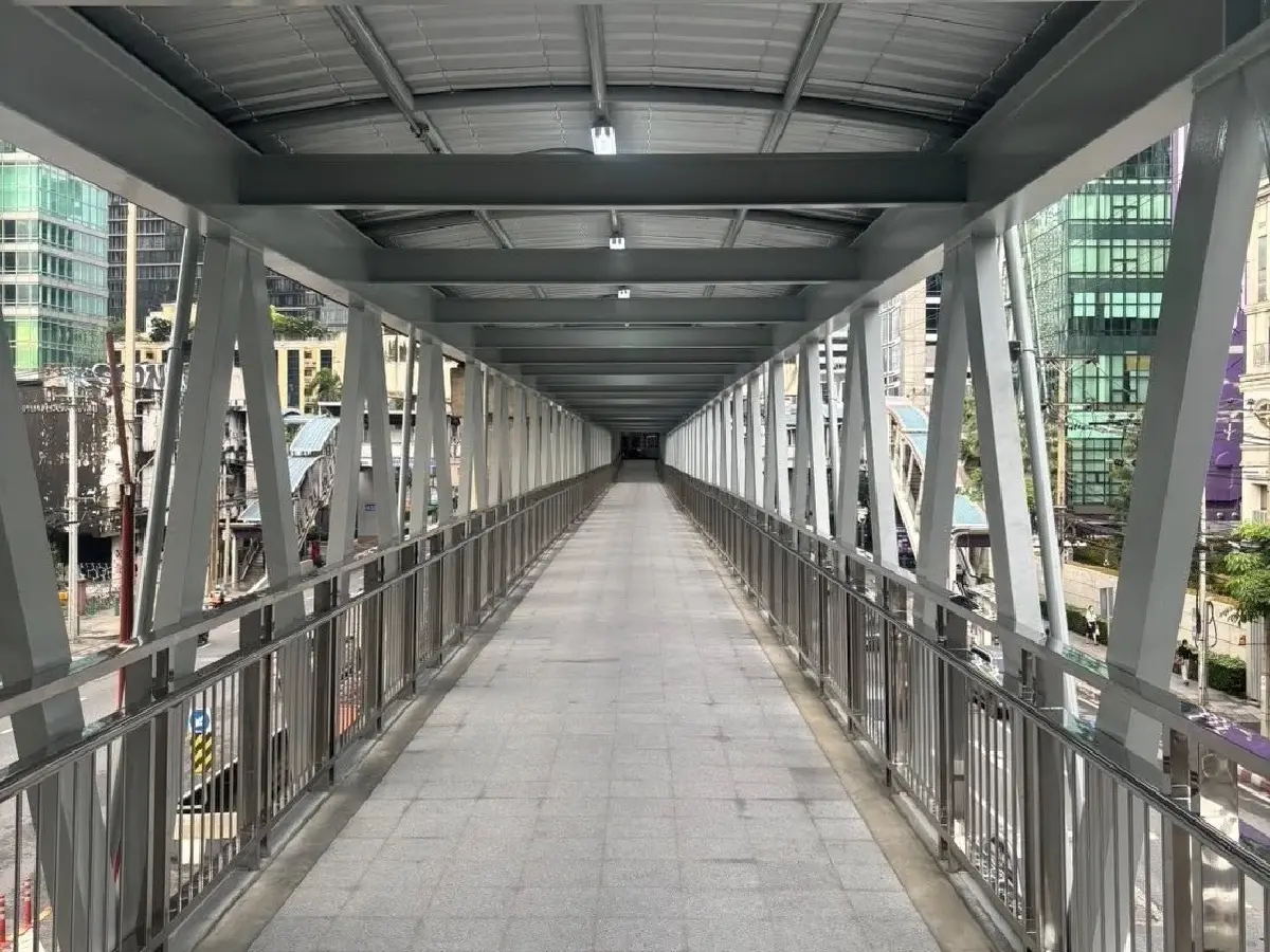 เปิดใช้แล้ว สกายวอล์ก สุรศักดิ์-กรุงเทพคริสเตียน แก้รถติดสาทร