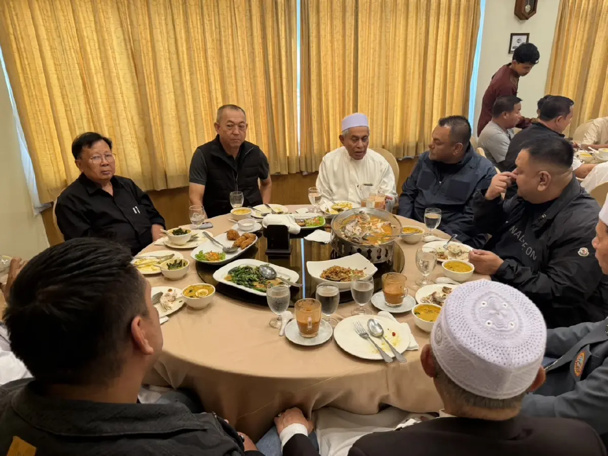 ‘อามินทร์’ หอบดอกไม้ต้อนรับ ‘เฉลิมชัย’ สัญญาณชัด จ่อซบ ‘กล้าธรรม’