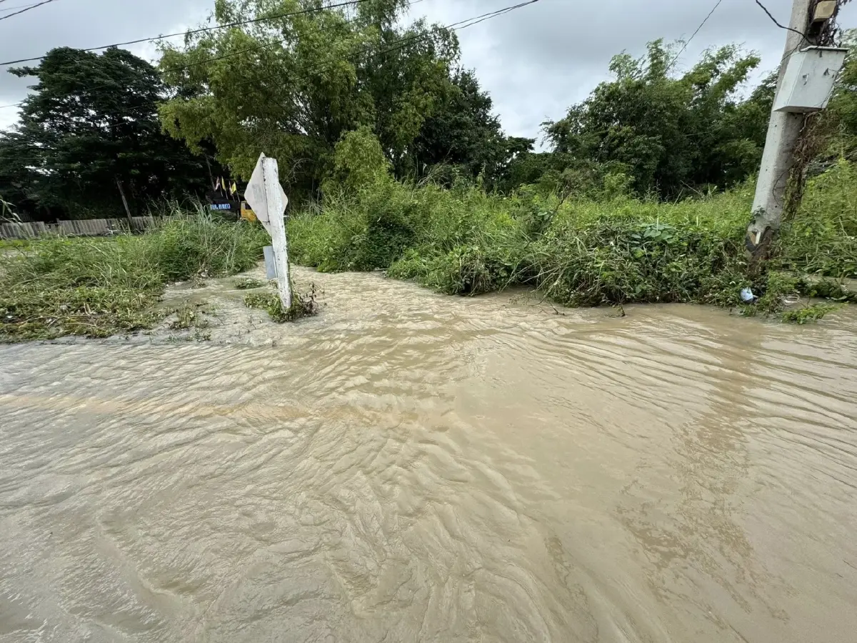 เตือนน้ำท่วมนครสวรรค์ สะพานร้าว เสี่ยงพัง - ยกเลิกลอยกระทง 2568