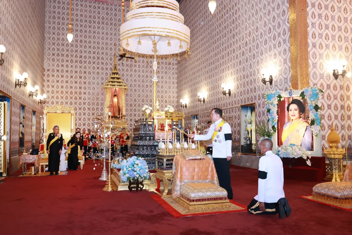 ในหลวง พระราชินี ทรงบำเพ็ญพระราชกุศลปัณรสมวาร 15 วัน ถวายพระบรมศพ พระพันปีหลวง