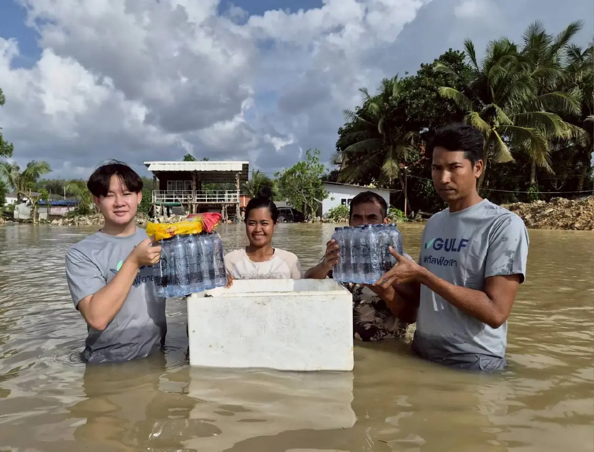 GULF จับมือ กองทัพอากาศ ส่งมอบถุงยังชีพช่วยผู้ประสบภัยน้ำท่วมภาคใต้
